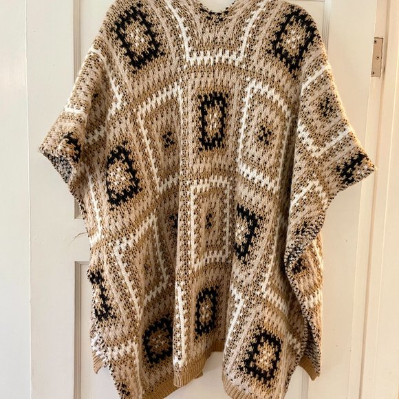 NWT Coco Gio Crochet Wrap Cardigan ONE SIZE - Picture 3 of 4